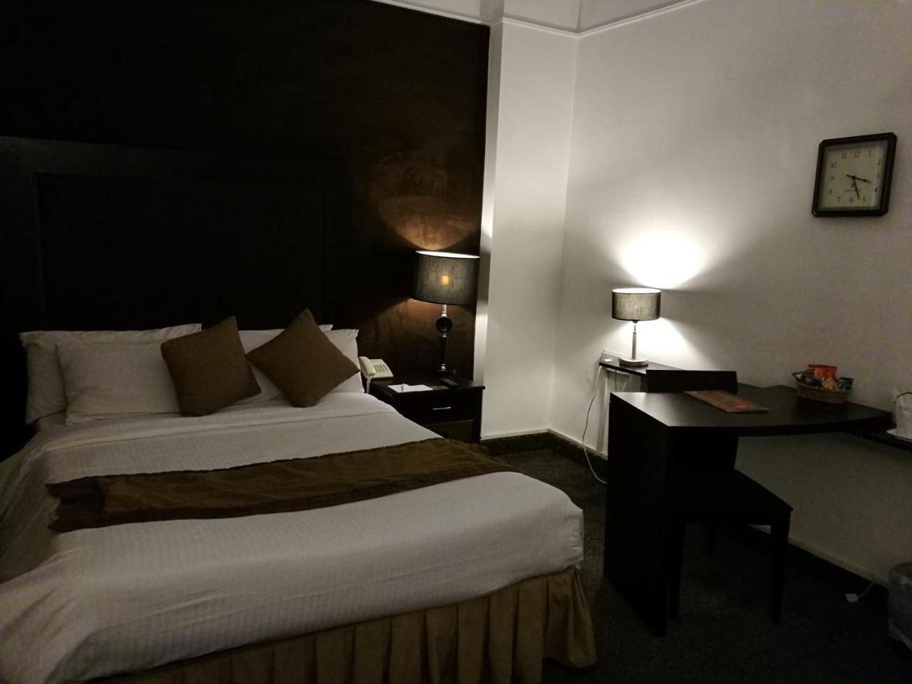 Smart Hotel Lahore Exterior foto